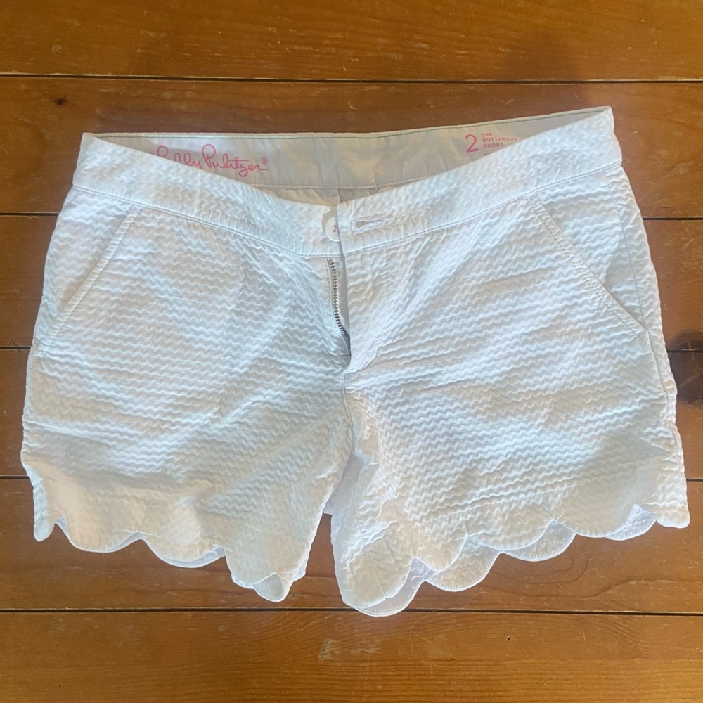 Lilly Pulitzer White Buttercup Shorts Women’s Sz 2 Scallop Trim Resort Textured